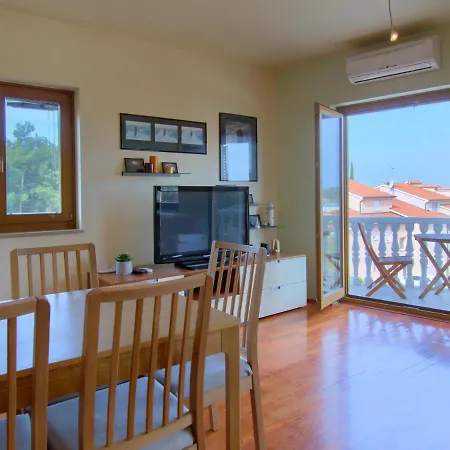 Lux By Rent Istria Apartman *